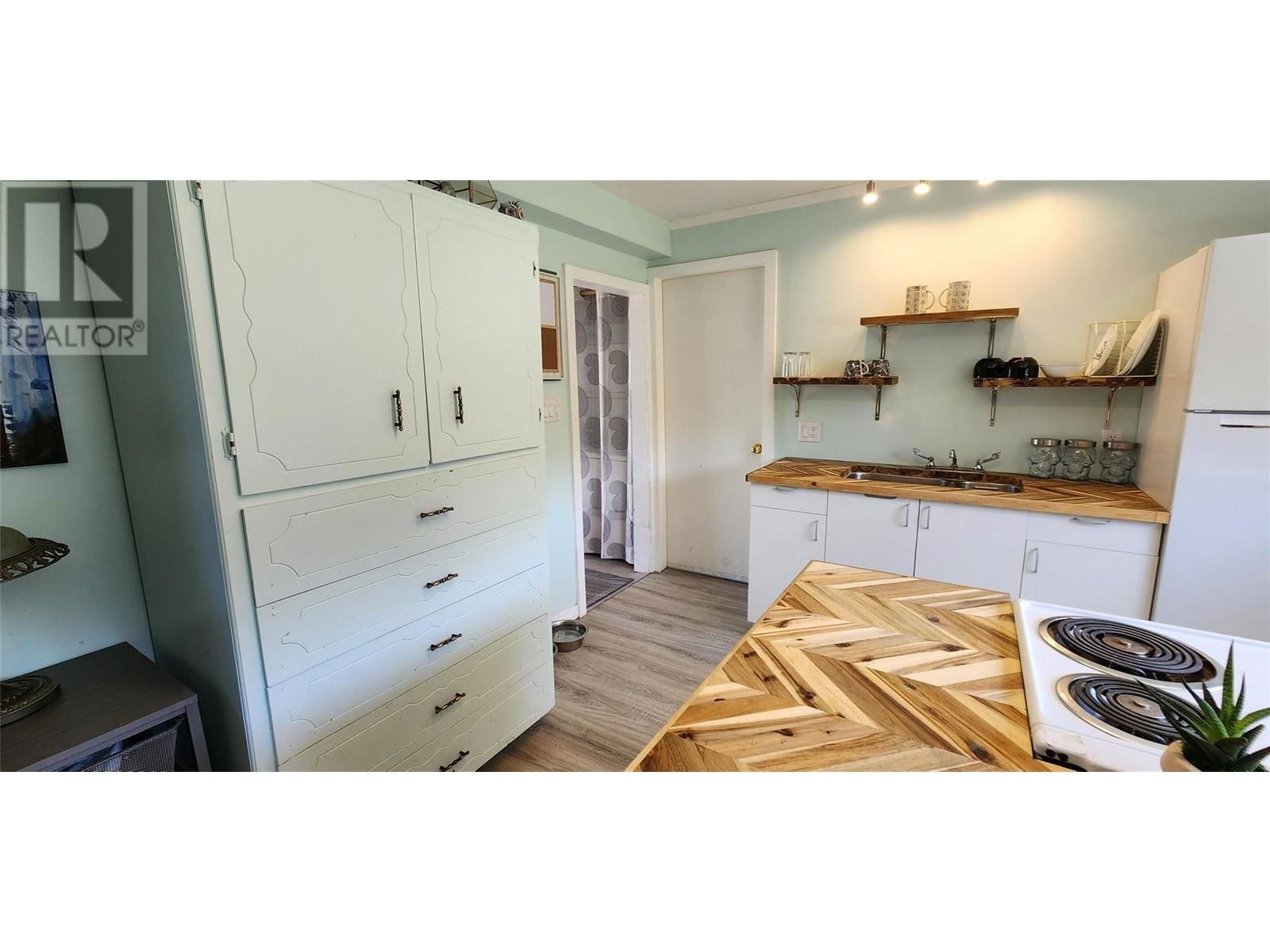 580 CAMERON AVENUE Image 12