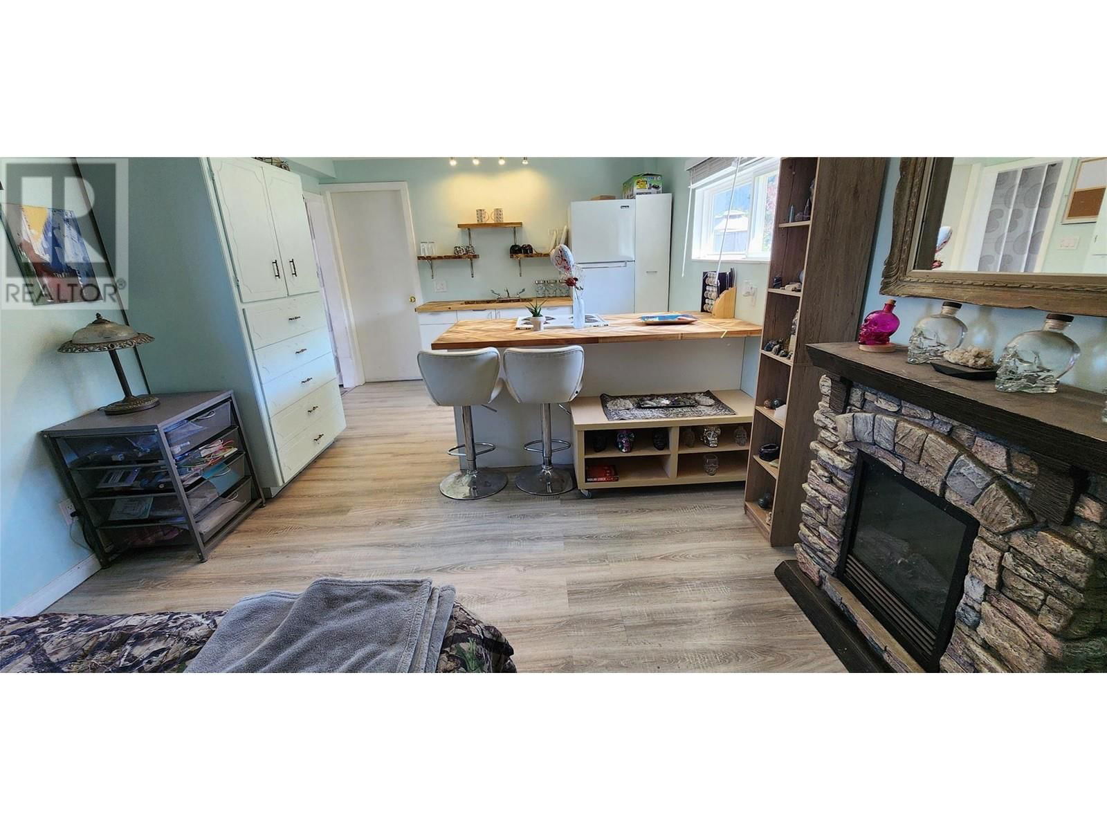 580 CAMERON AVENUE Image 14