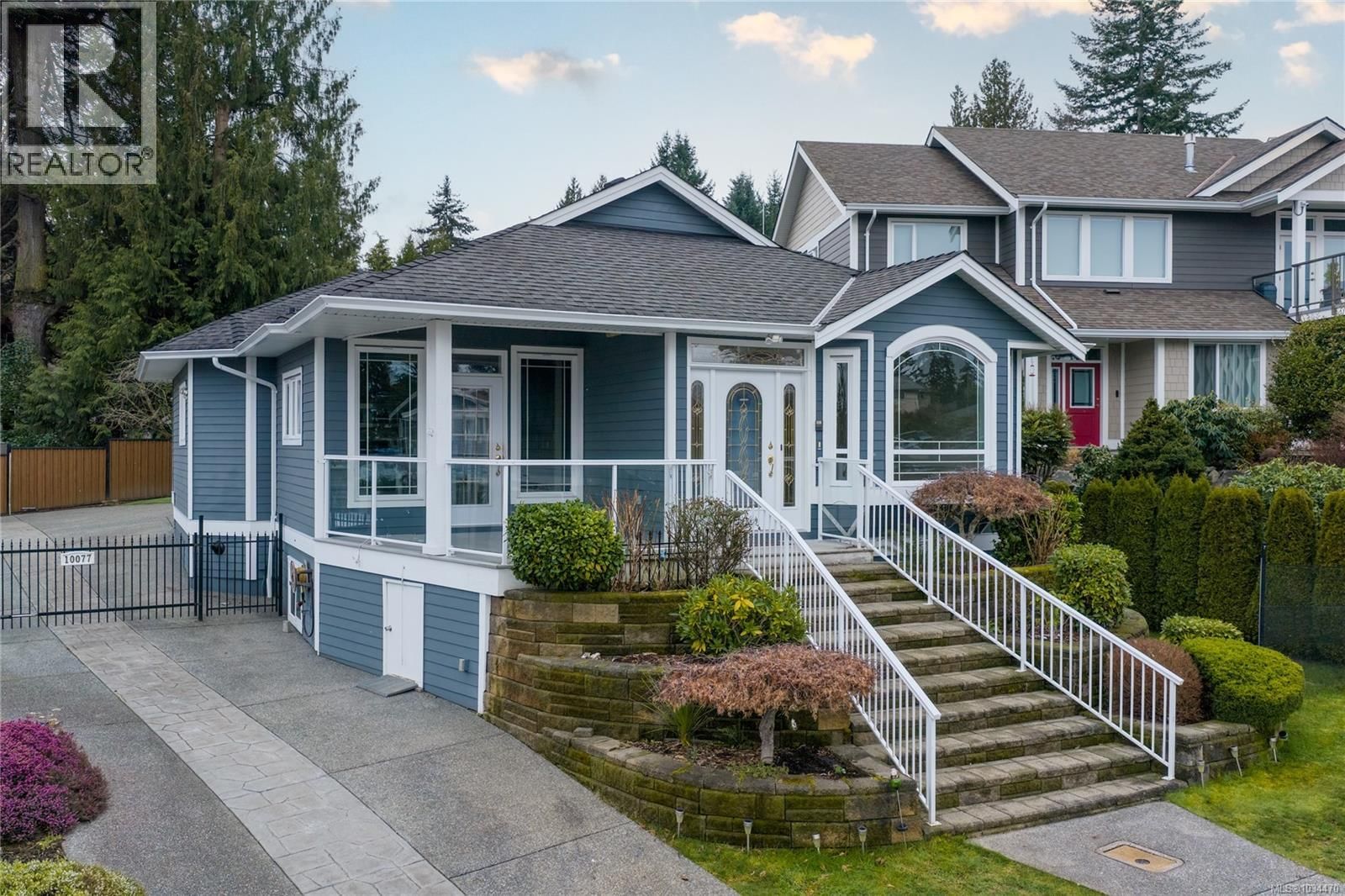 10077 Island View Close