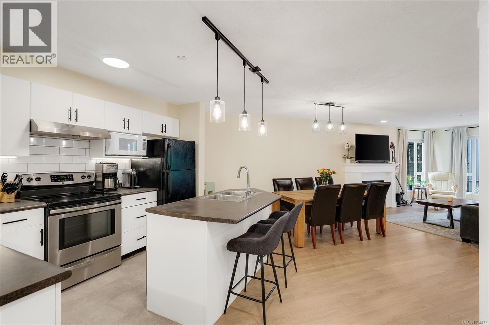 206 893 Hockley Avenue property photo