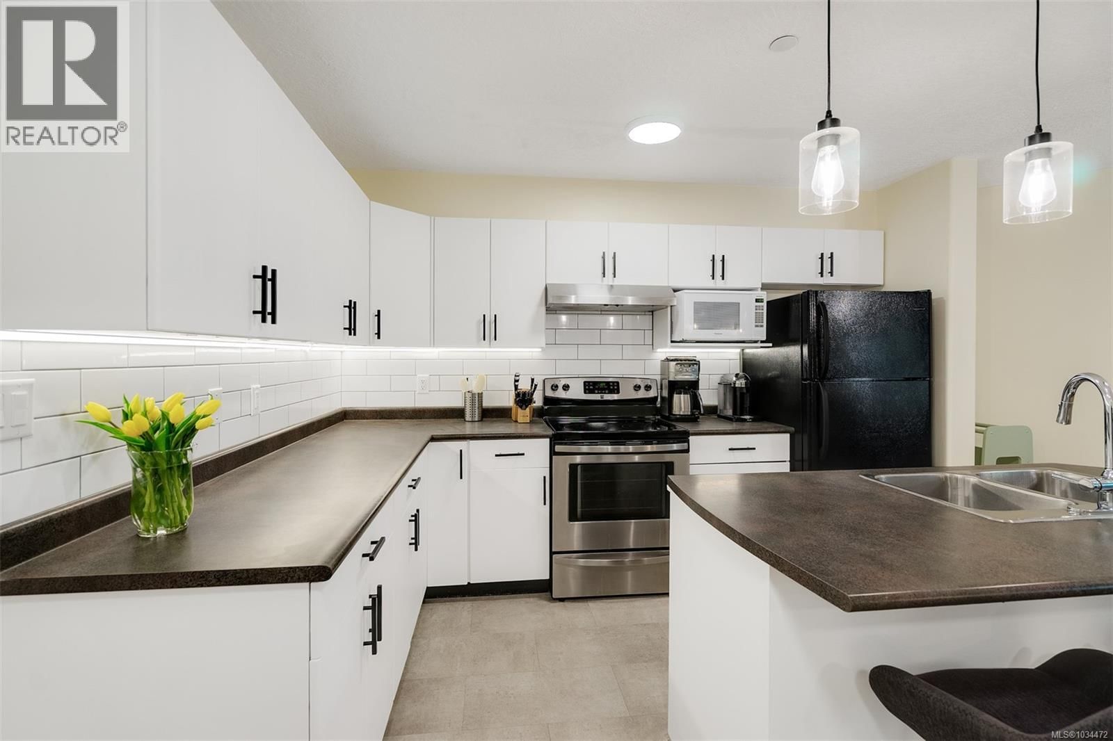 206 893 Hockley Avenue property photo
