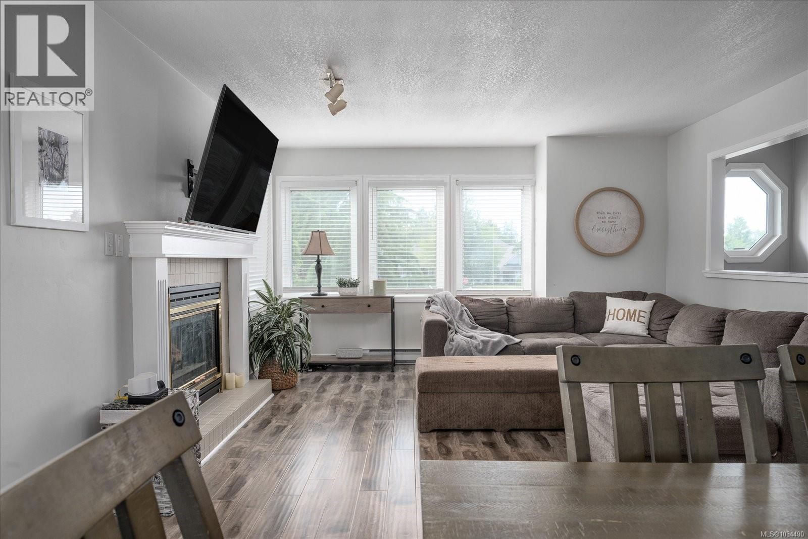 672 Foster Drive property photo