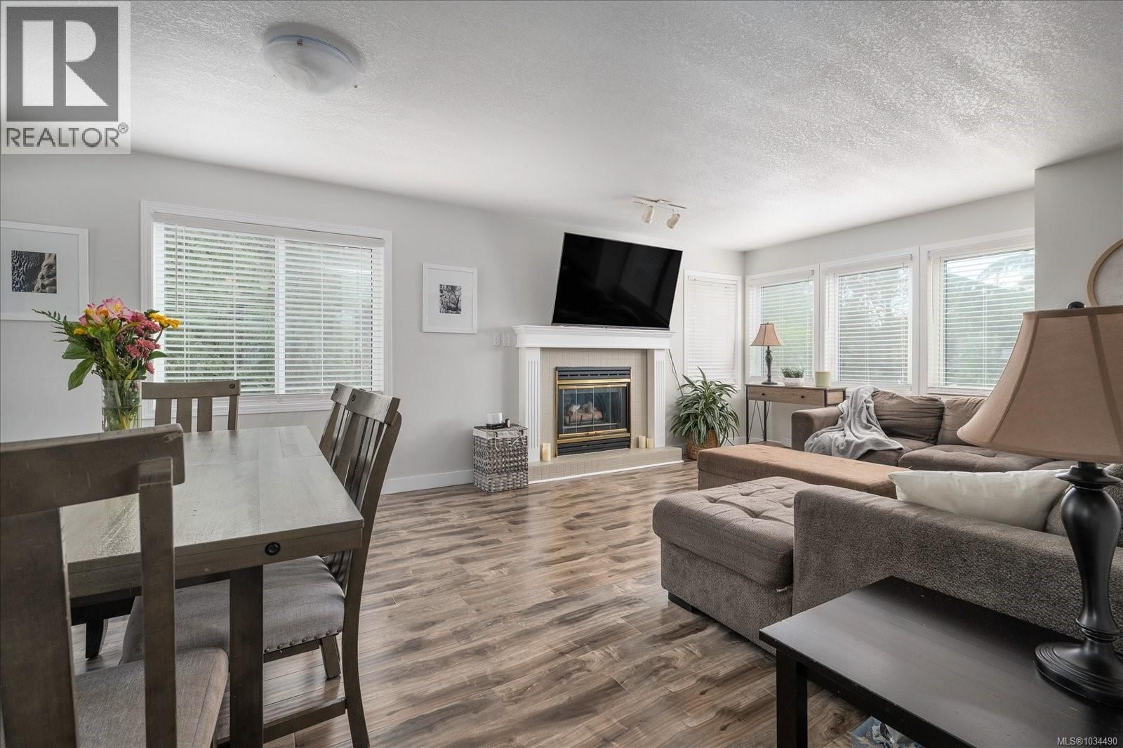672 Foster Drive property photo