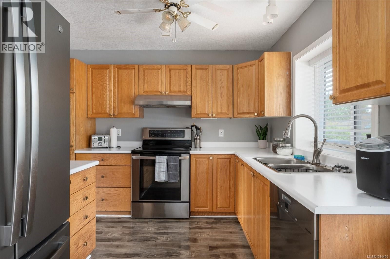 672 Foster Drive property photo