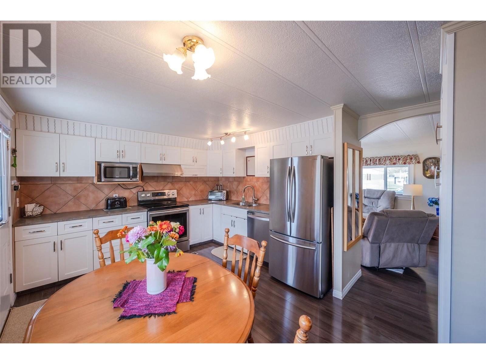 308 - 321 YORKTON AVENUE Image 2