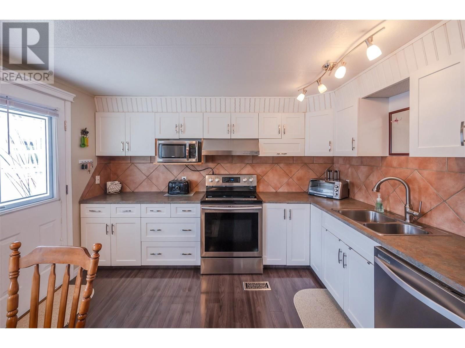 308 - 321 YORKTON AVENUE Image 3
