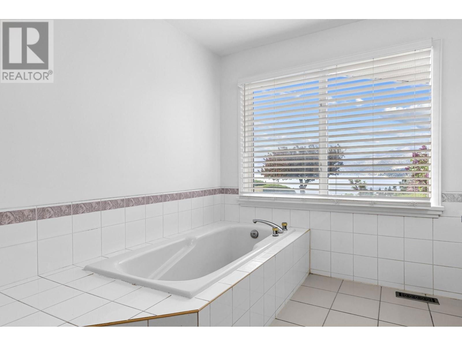 3784 INGLIS PLACE Image 17
