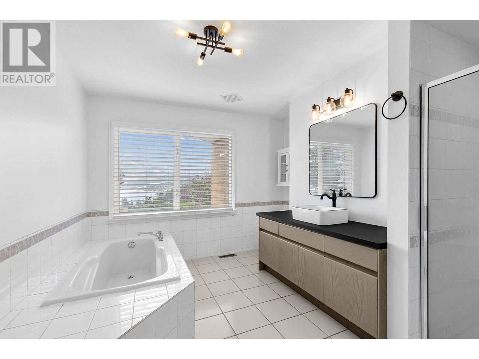 3784 INGLIS PLACE Image 18