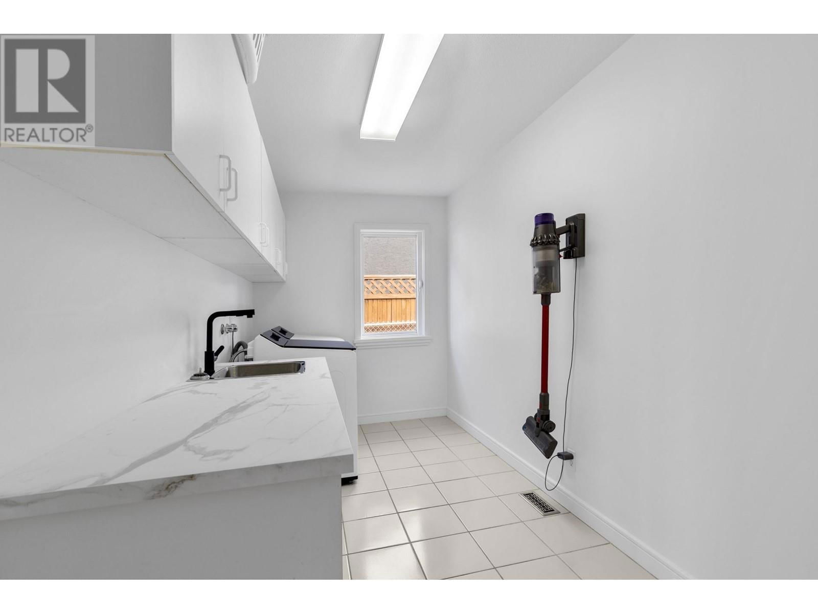 3784 INGLIS PLACE Image 24