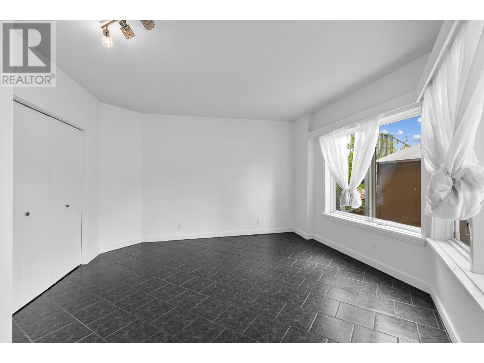 3784 INGLIS PLACE Image 35