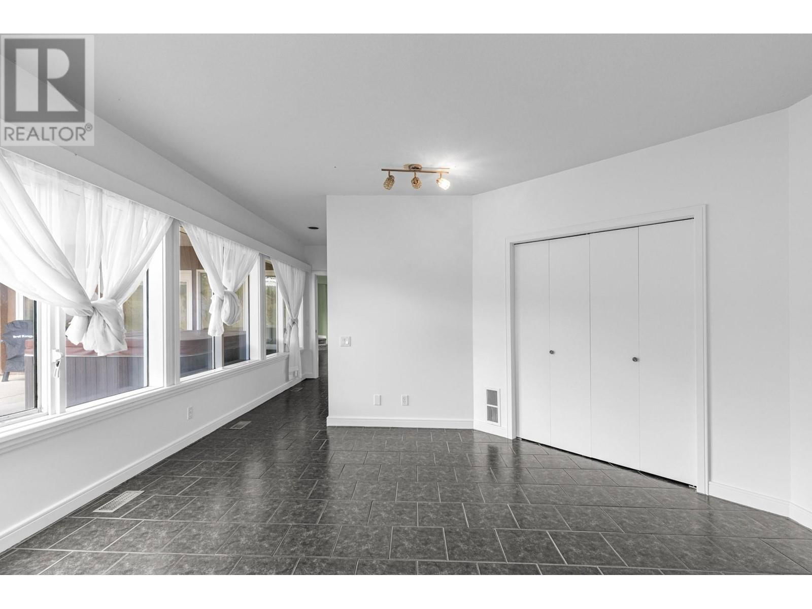 3784 INGLIS PLACE Image 36