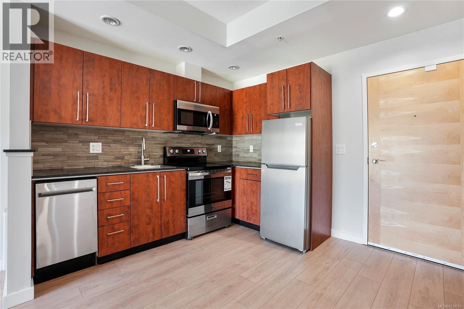 315 611 Brookside Road property photo