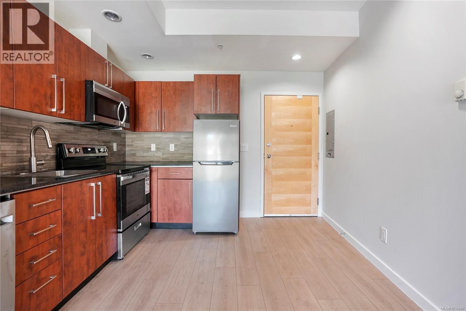315 611 Brookside Road property photo