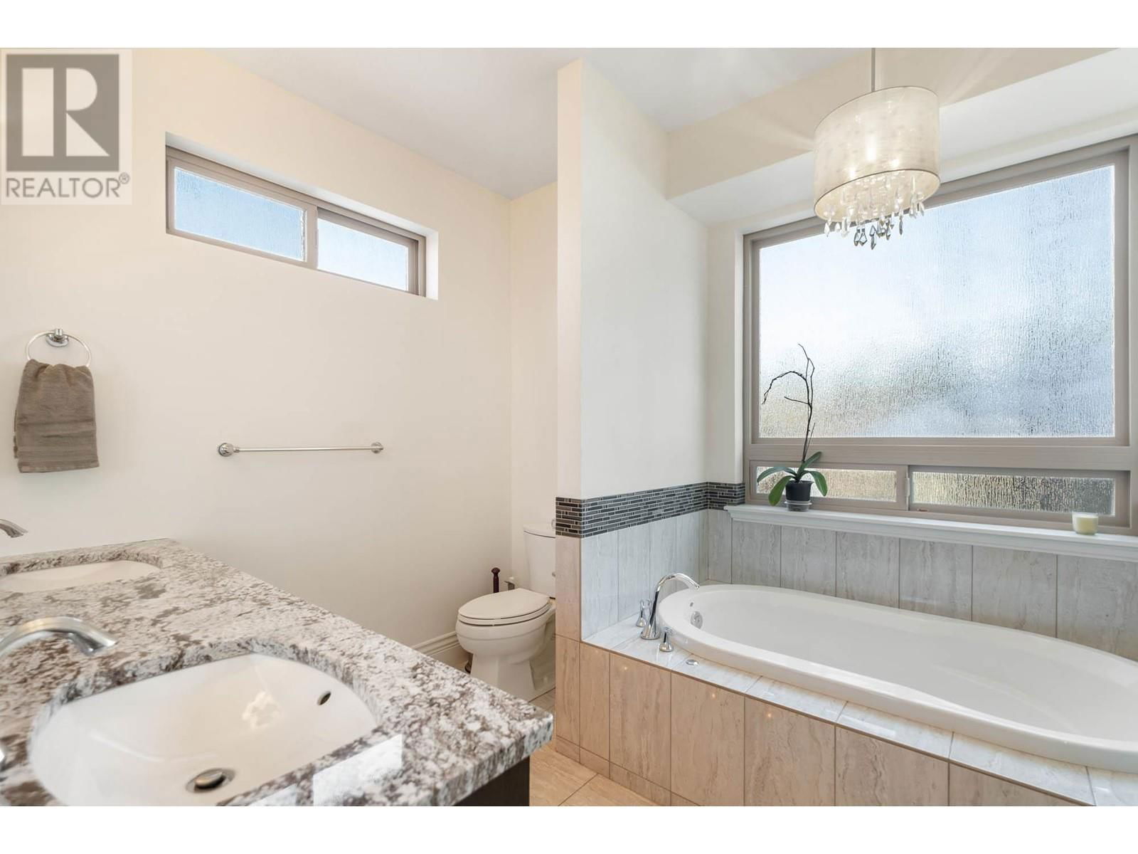 3920 GALLAGHERS CIRCLE Image 18