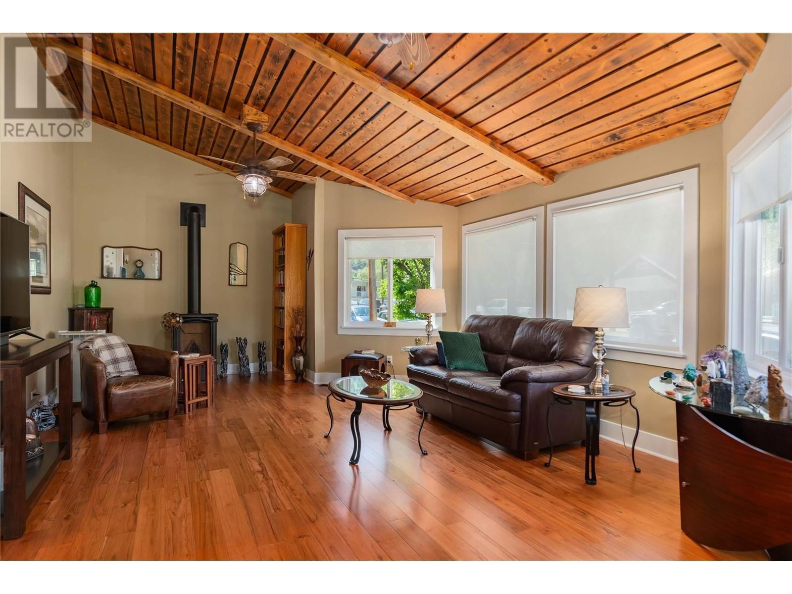 1443 COLUMBIA AVENUE Image 11