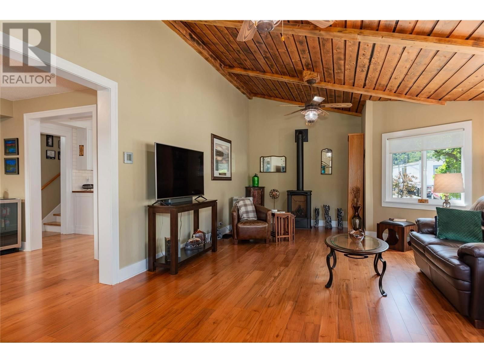 1443 COLUMBIA AVENUE Image 12