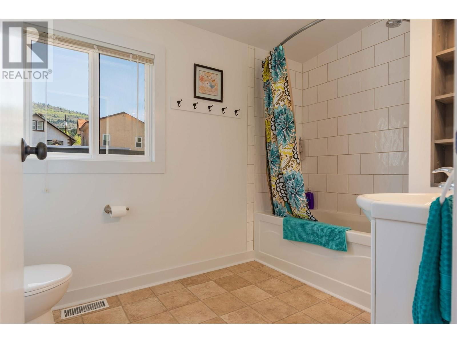 1443 COLUMBIA AVENUE Image 21