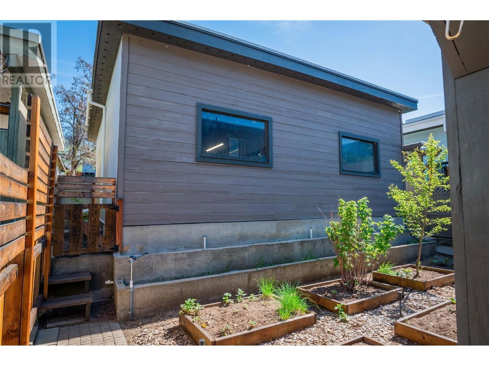 1443 COLUMBIA AVENUE Image 31