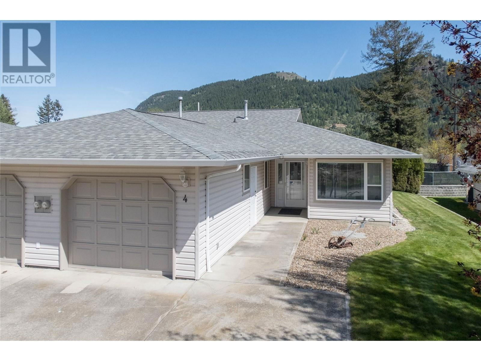 4 - 2675 PINE AVENUE Image 1