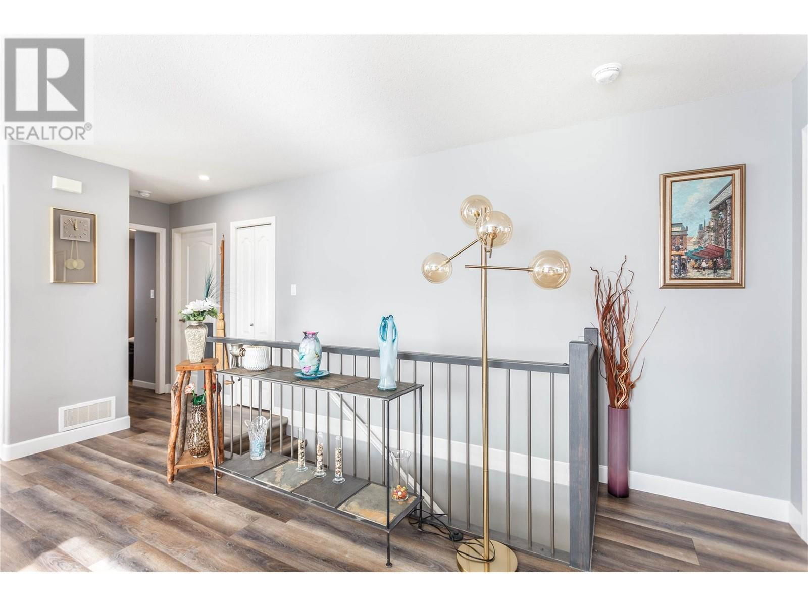 4 - 2675 PINE AVENUE Image 13