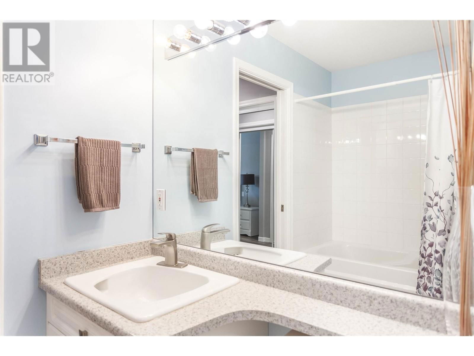 4 - 2675 PINE AVENUE Image 19