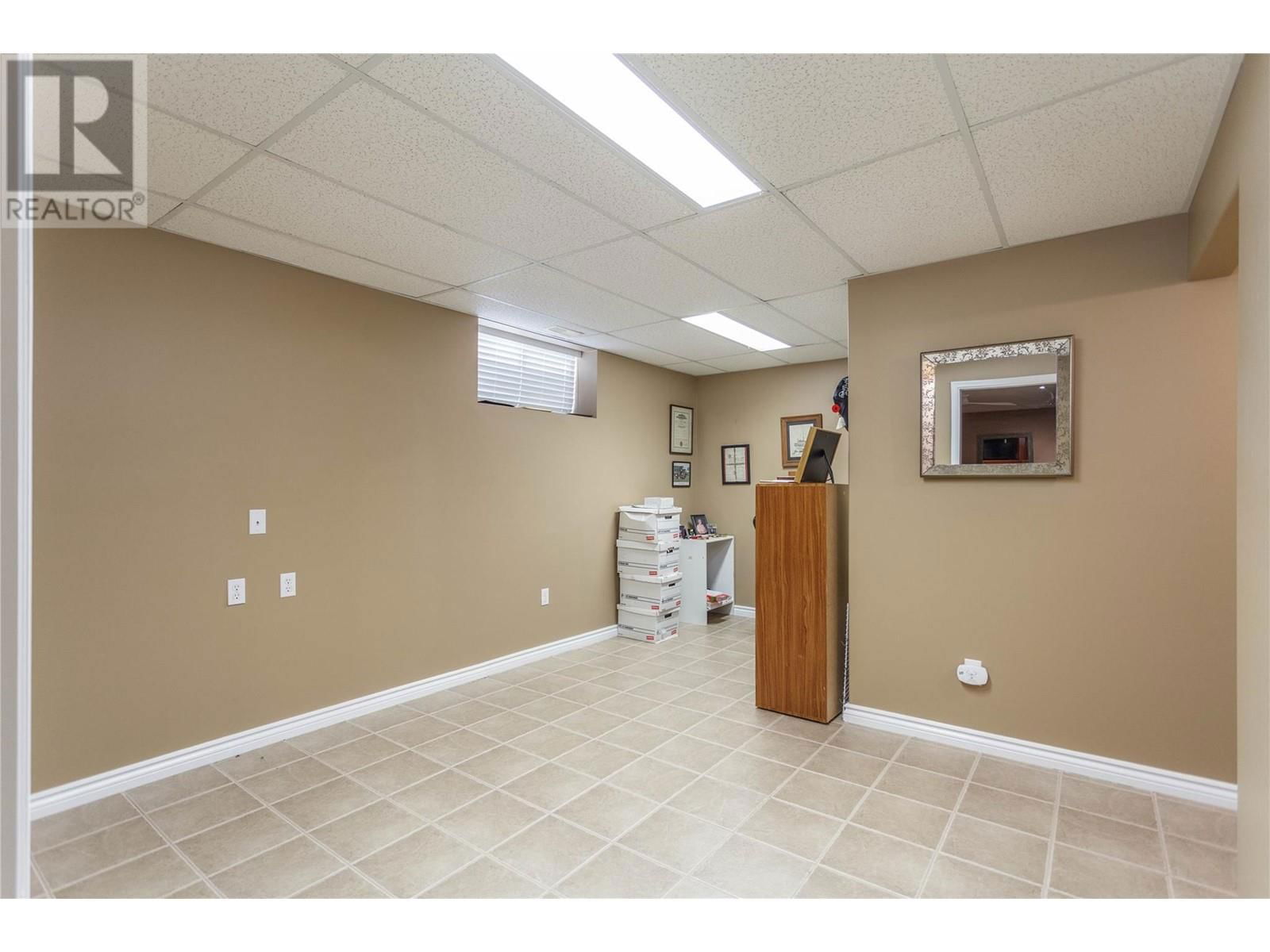 4 - 2675 PINE AVENUE Image 31