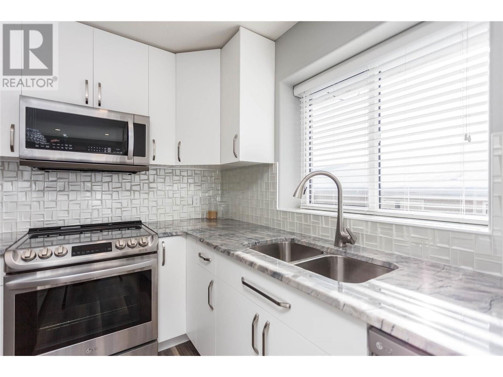 4 - 2675 PINE AVENUE Image 7