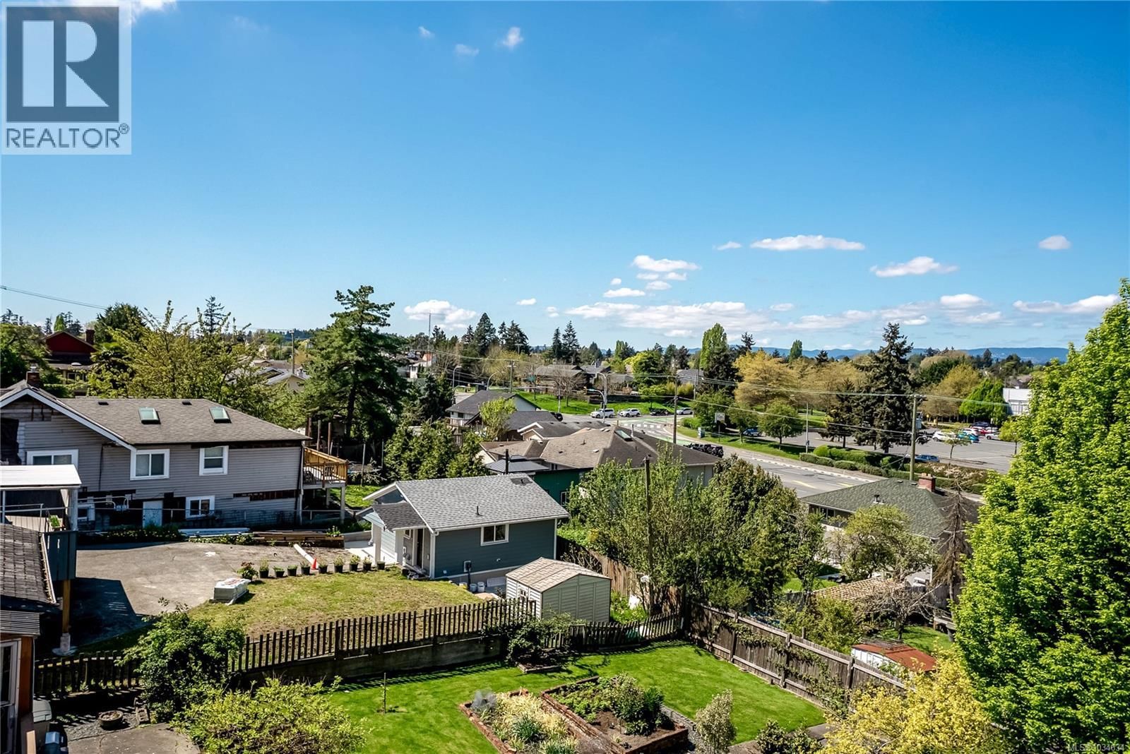 413 3133 Tillicum Road property photo