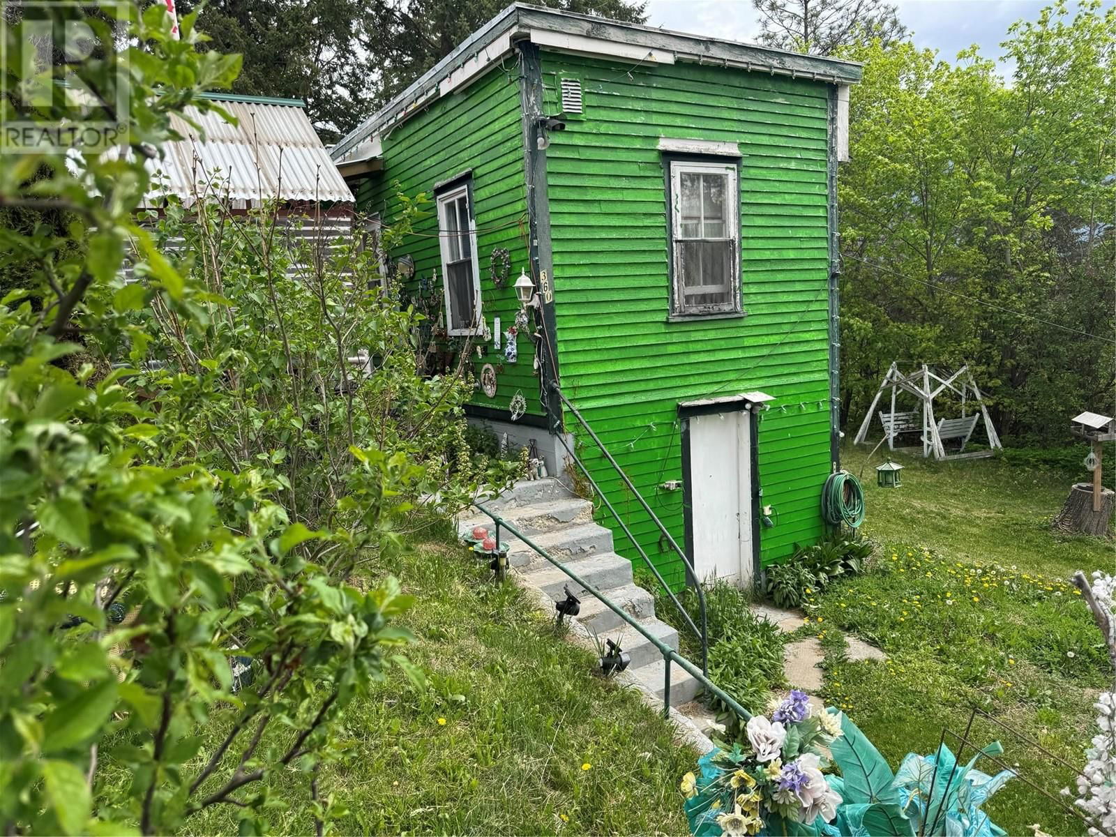 Listing photo 2
