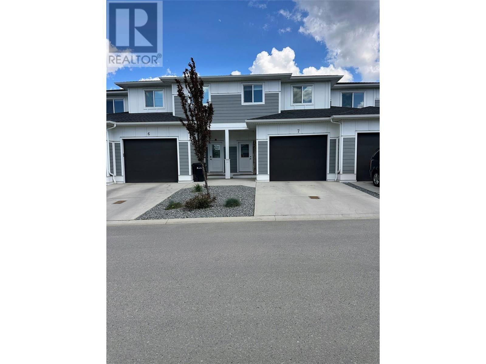 7 - 1999 15 AVENUE Image 1