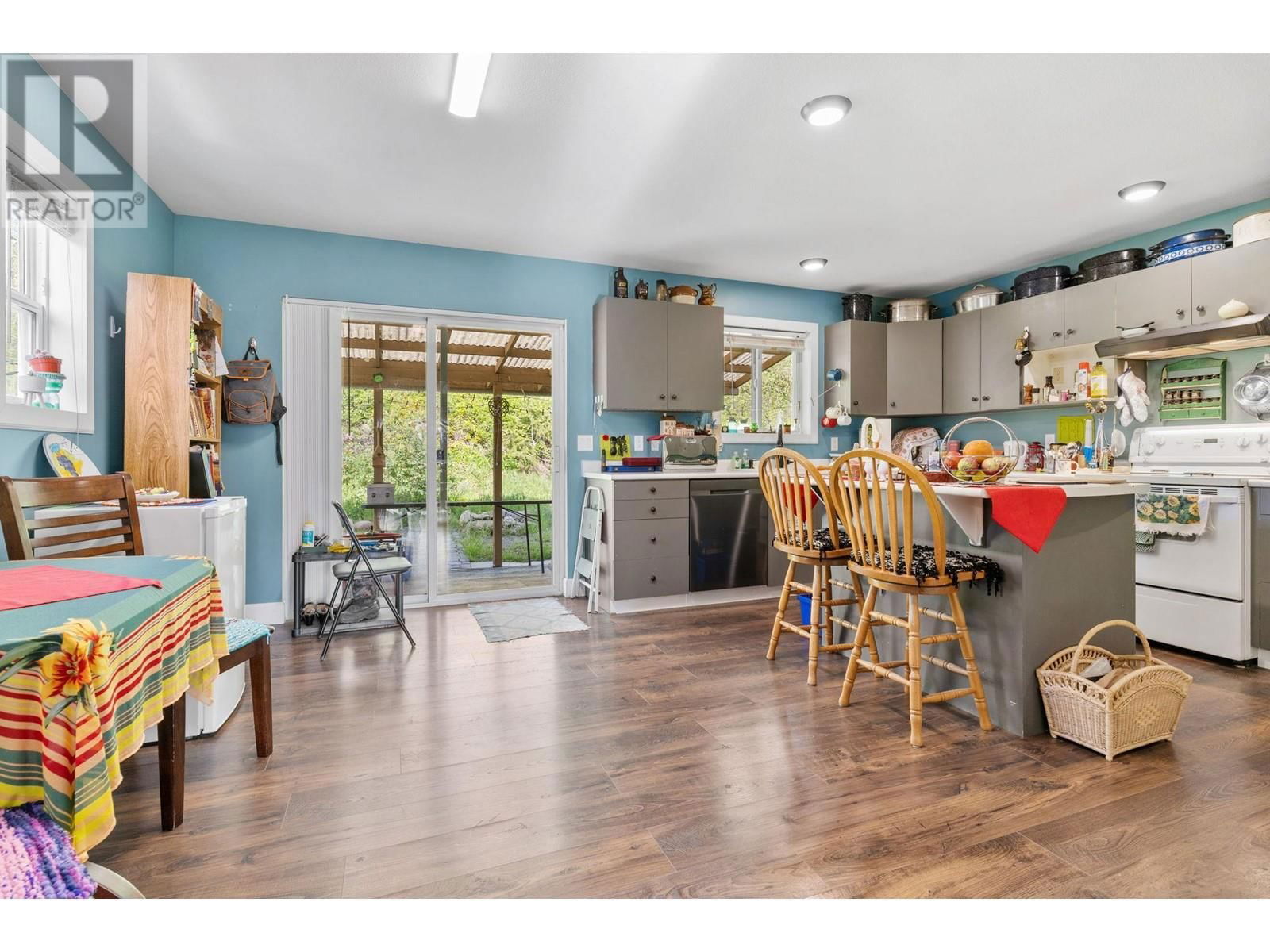 3830 GELLATLY ROAD SOUTH Image 11