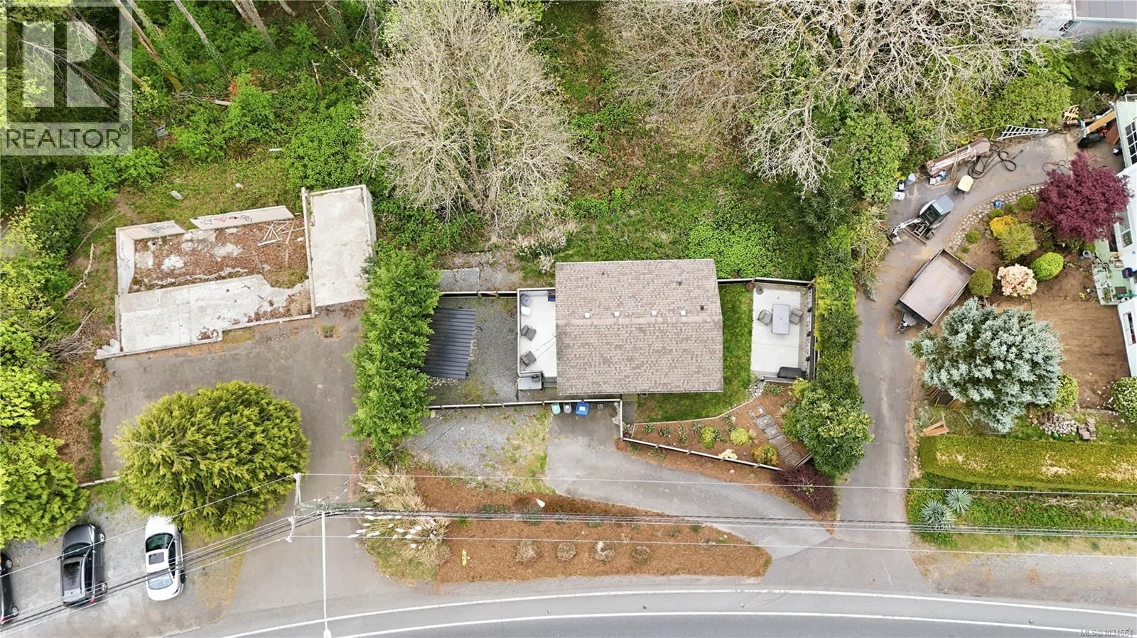 3129 Departure Bay Road property photo