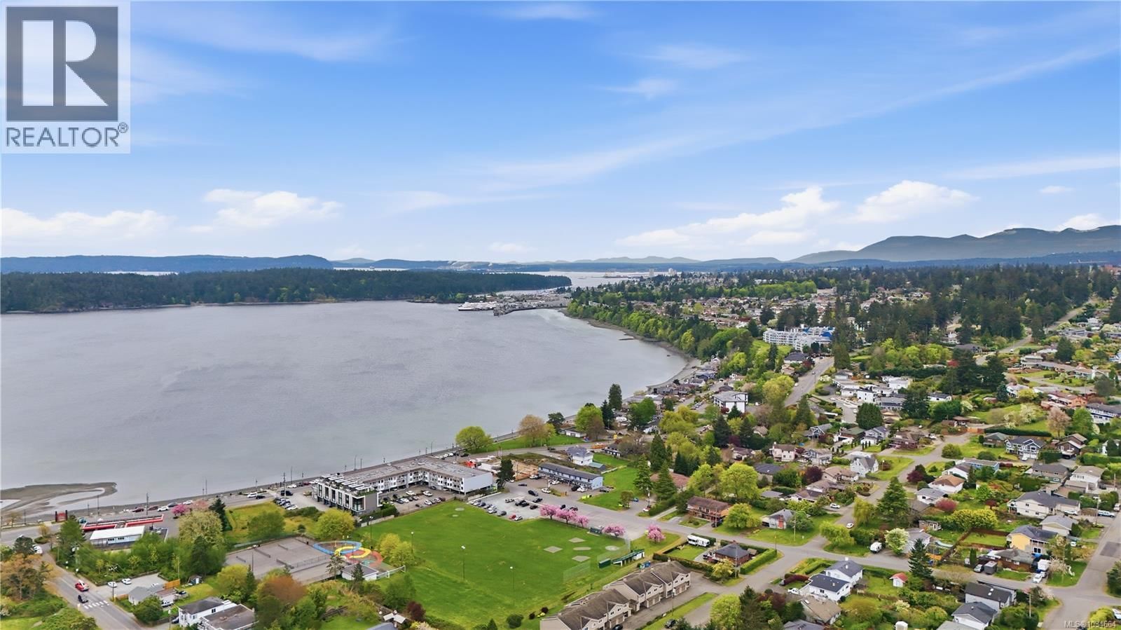 3129 Departure Bay Road property photo