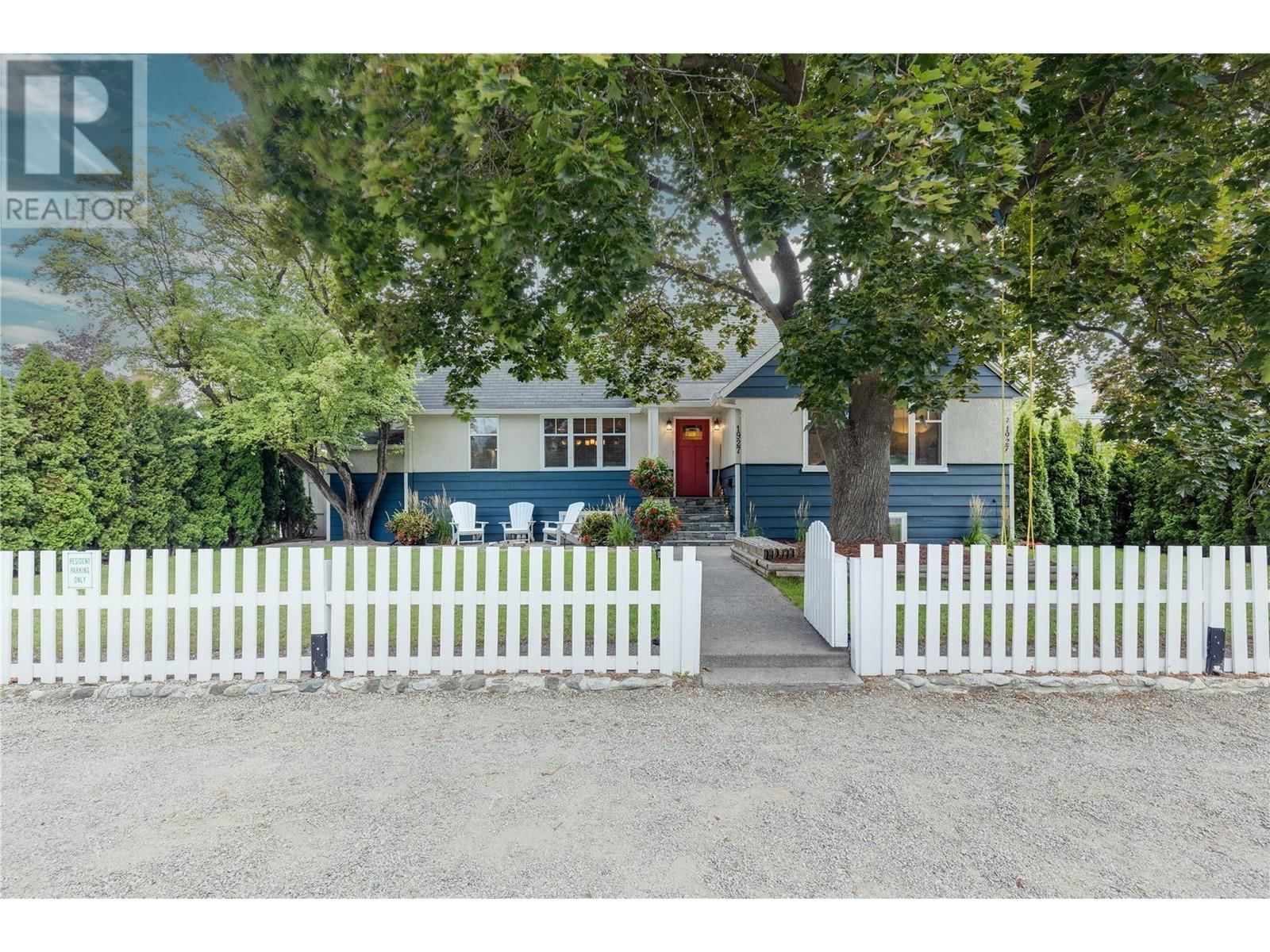 1927 KNOX CRESCENT Image 2