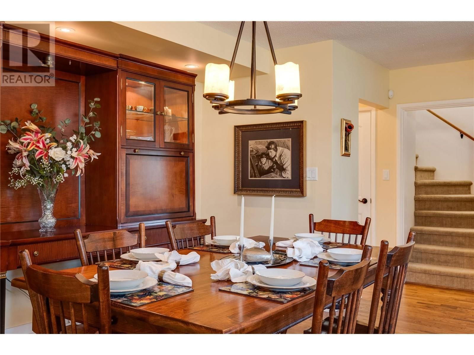 1927 KNOX CRESCENT Image 20