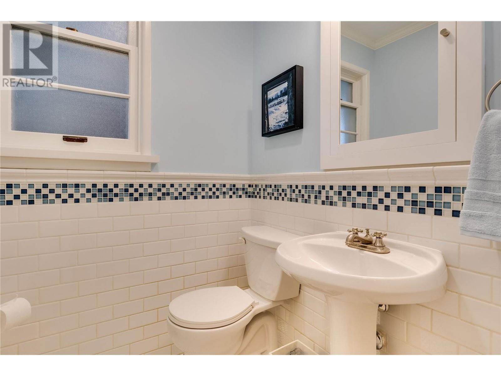 1927 KNOX CRESCENT Image 27