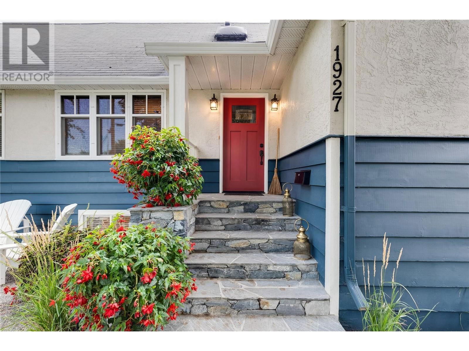 1927 KNOX CRESCENT Image 3