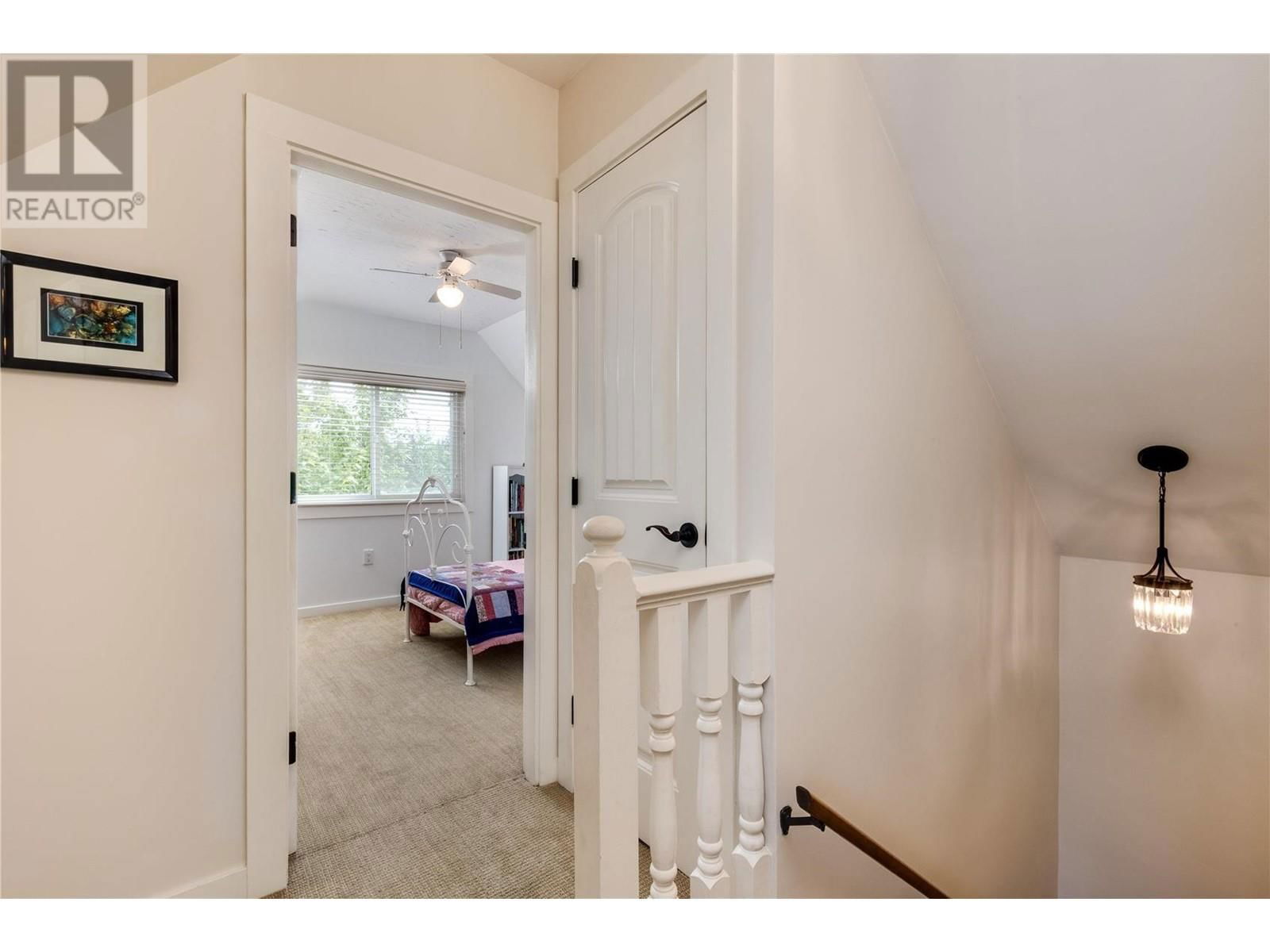 1927 KNOX CRESCENT Image 39