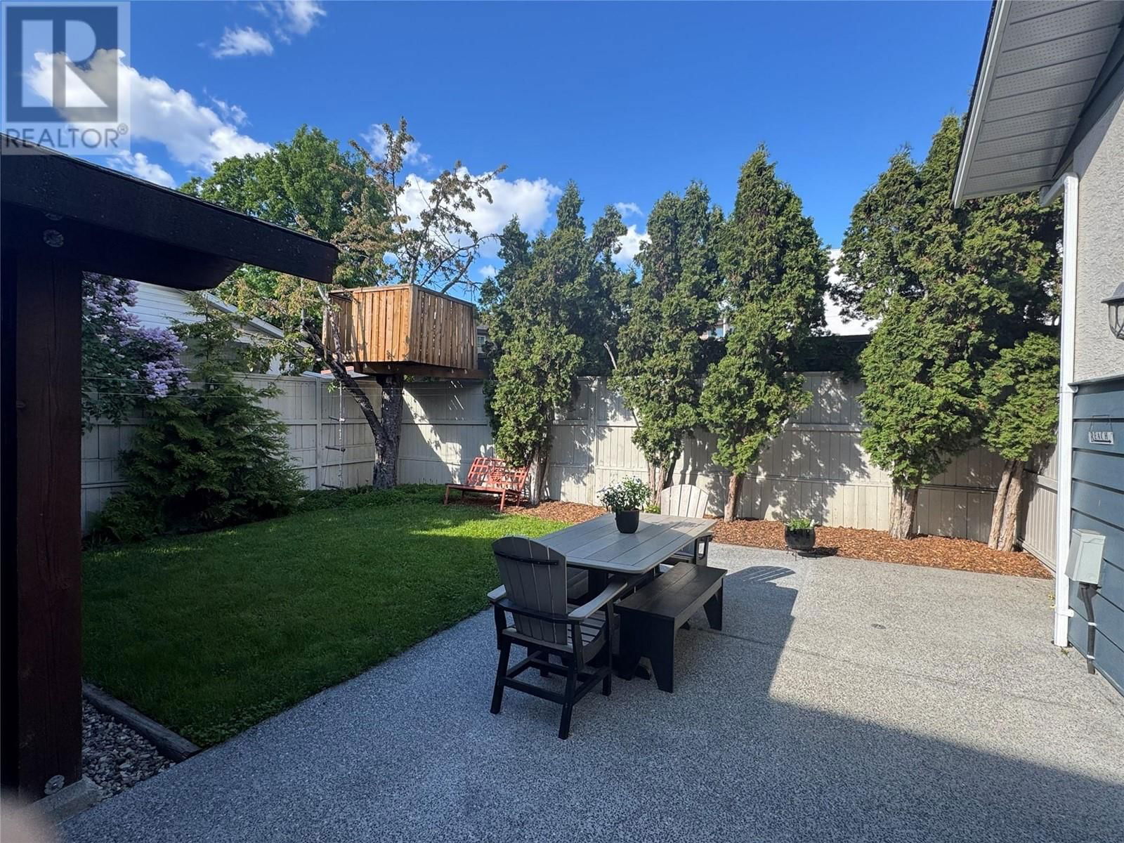 1927 KNOX CRESCENT Image 66
