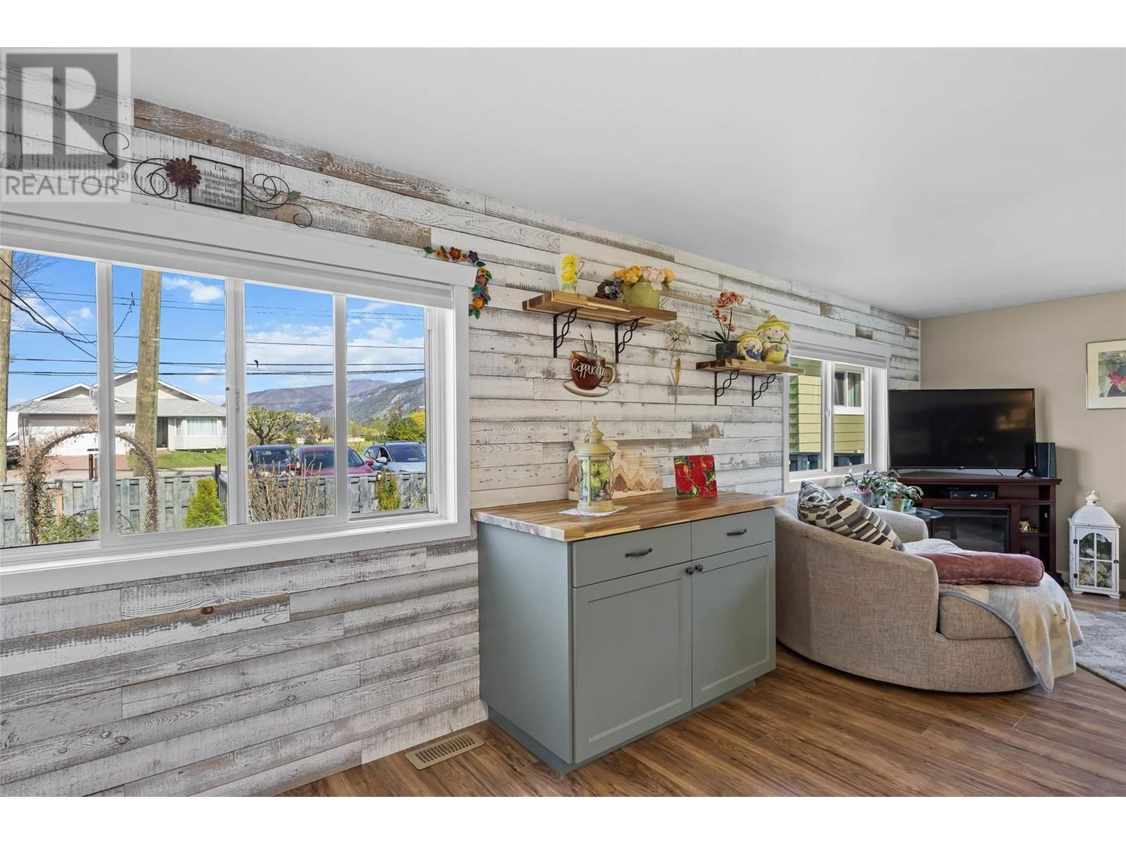 518 PINE STREET Image 7