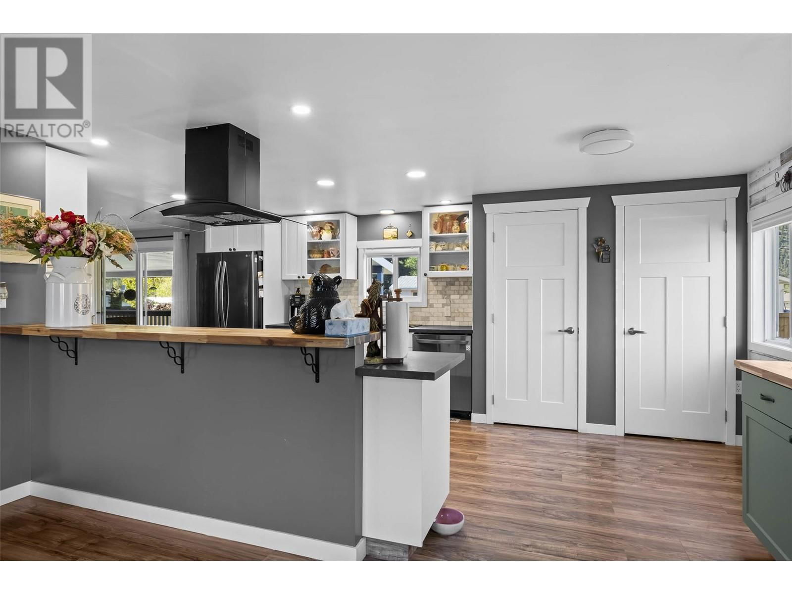 518 PINE STREET Image 9