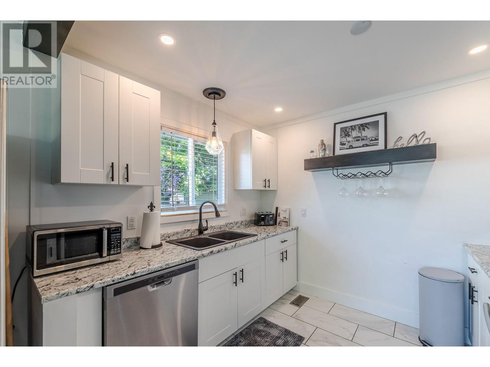408 TENNIS STREET Image 10