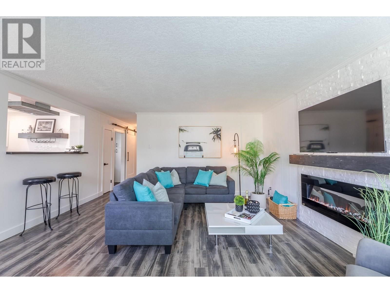 408 TENNIS STREET Image 15