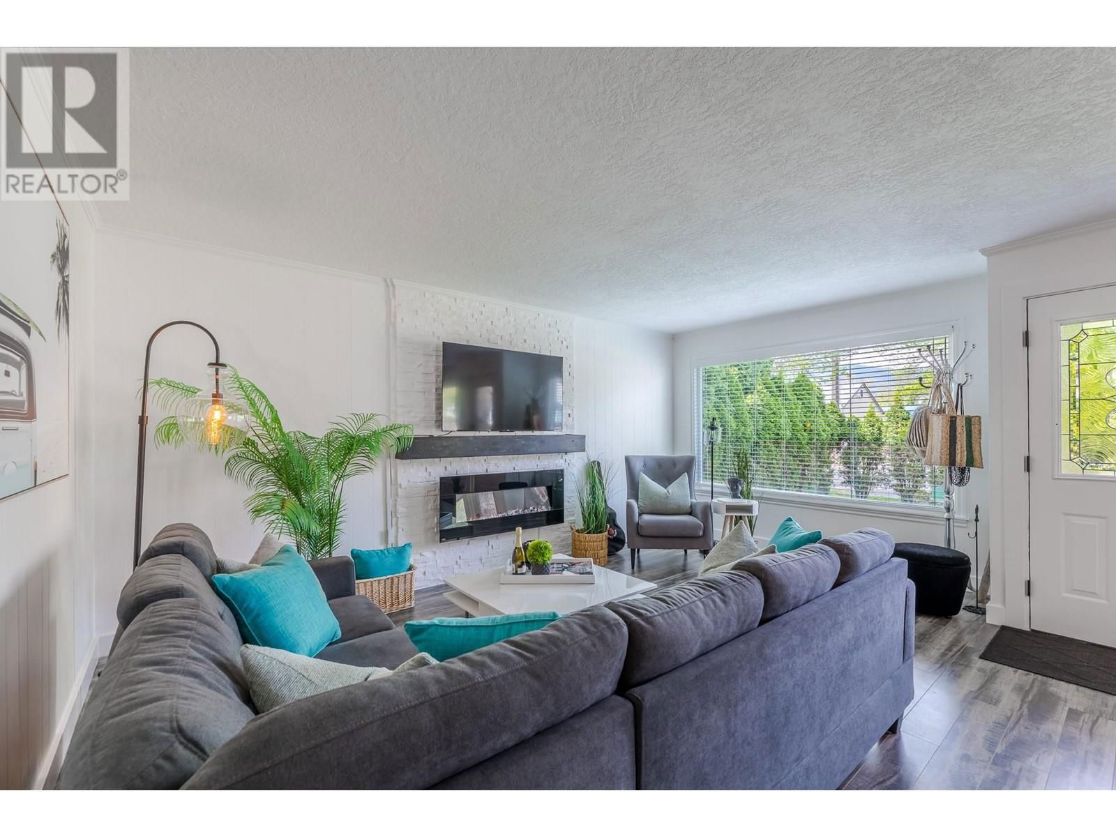 408 TENNIS STREET Image 16