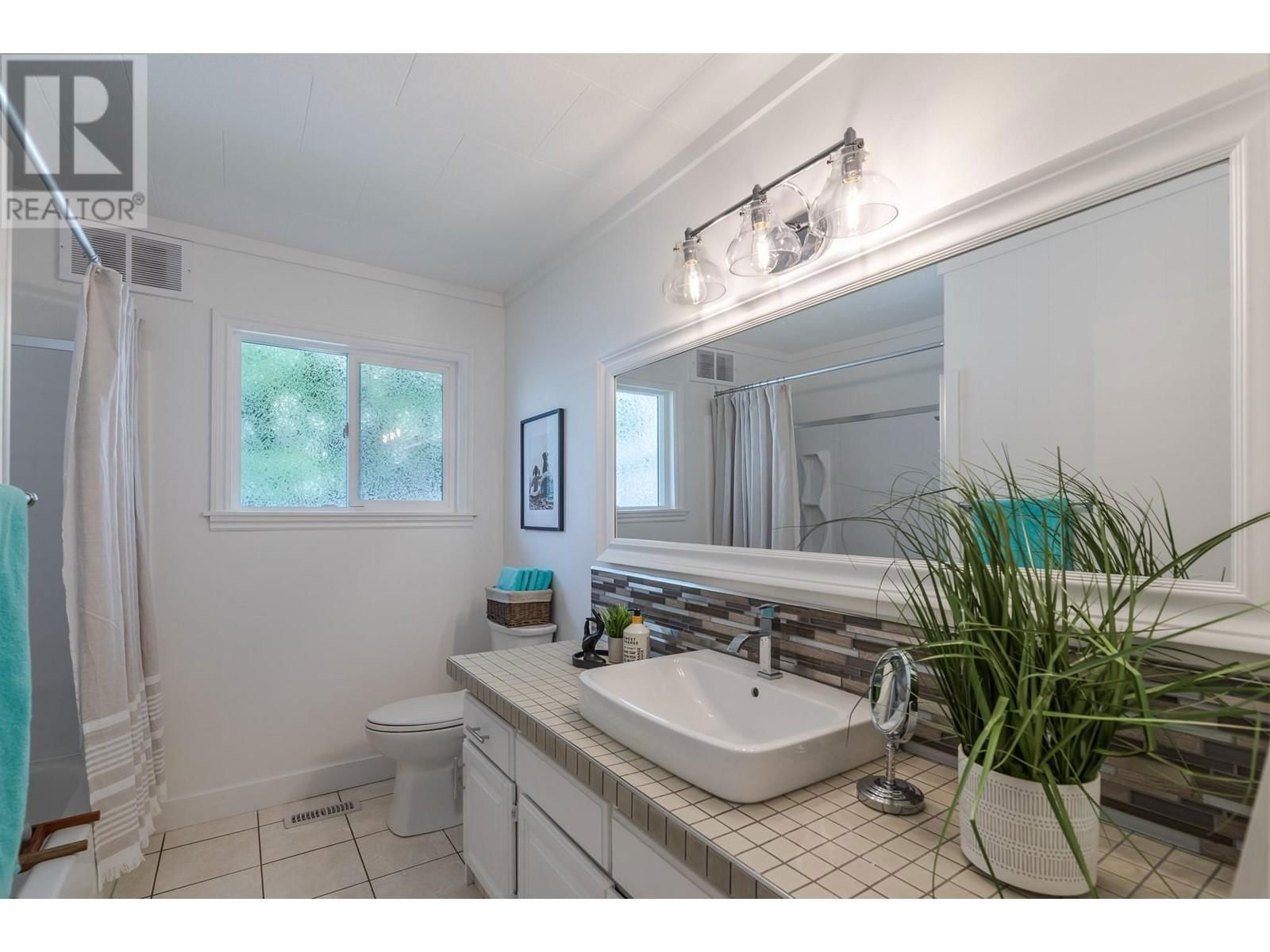 408 TENNIS STREET Image 17