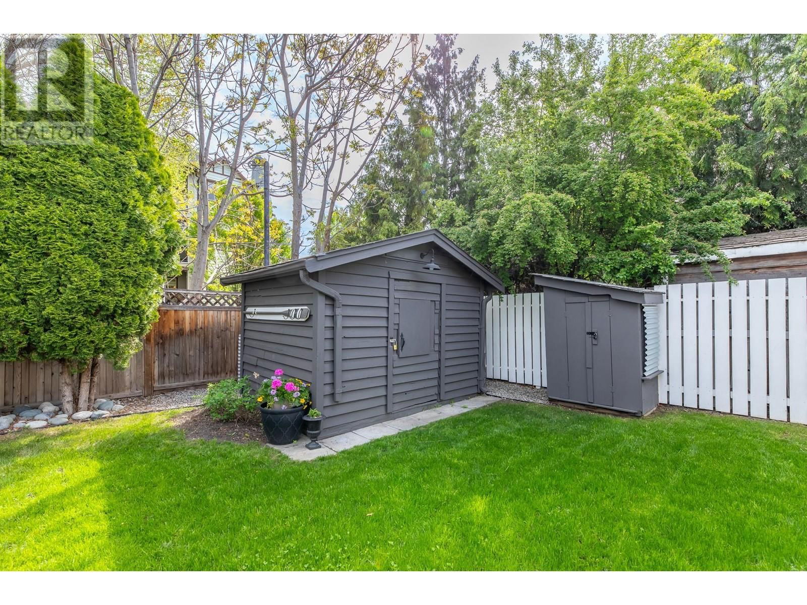 408 TENNIS STREET Image 32