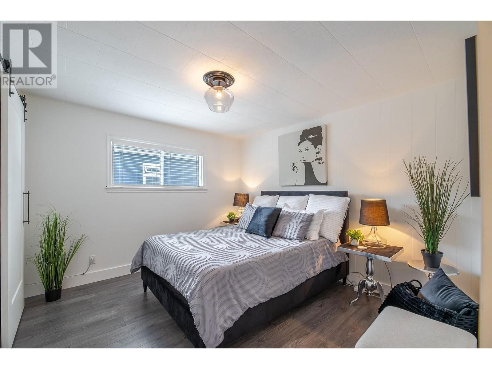 408 TENNIS STREET Image 5