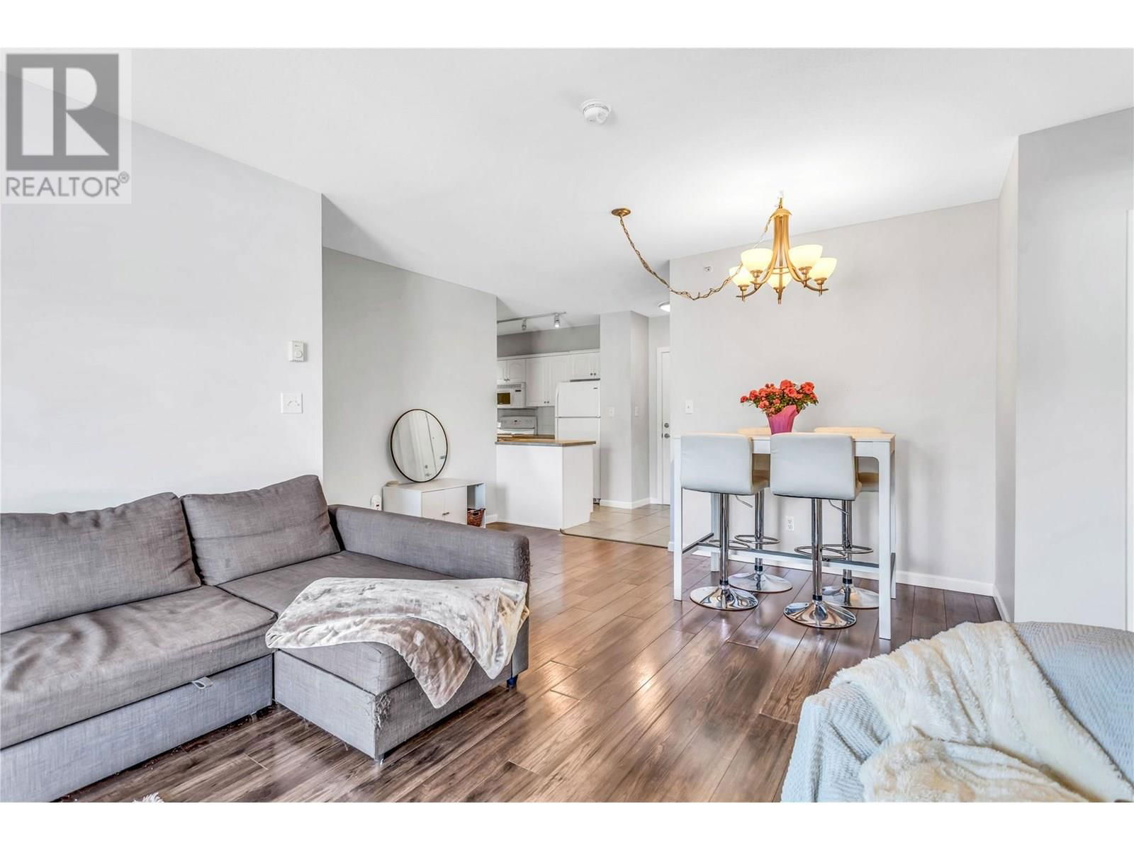 406 - 140 ASHER ROAD Image 2