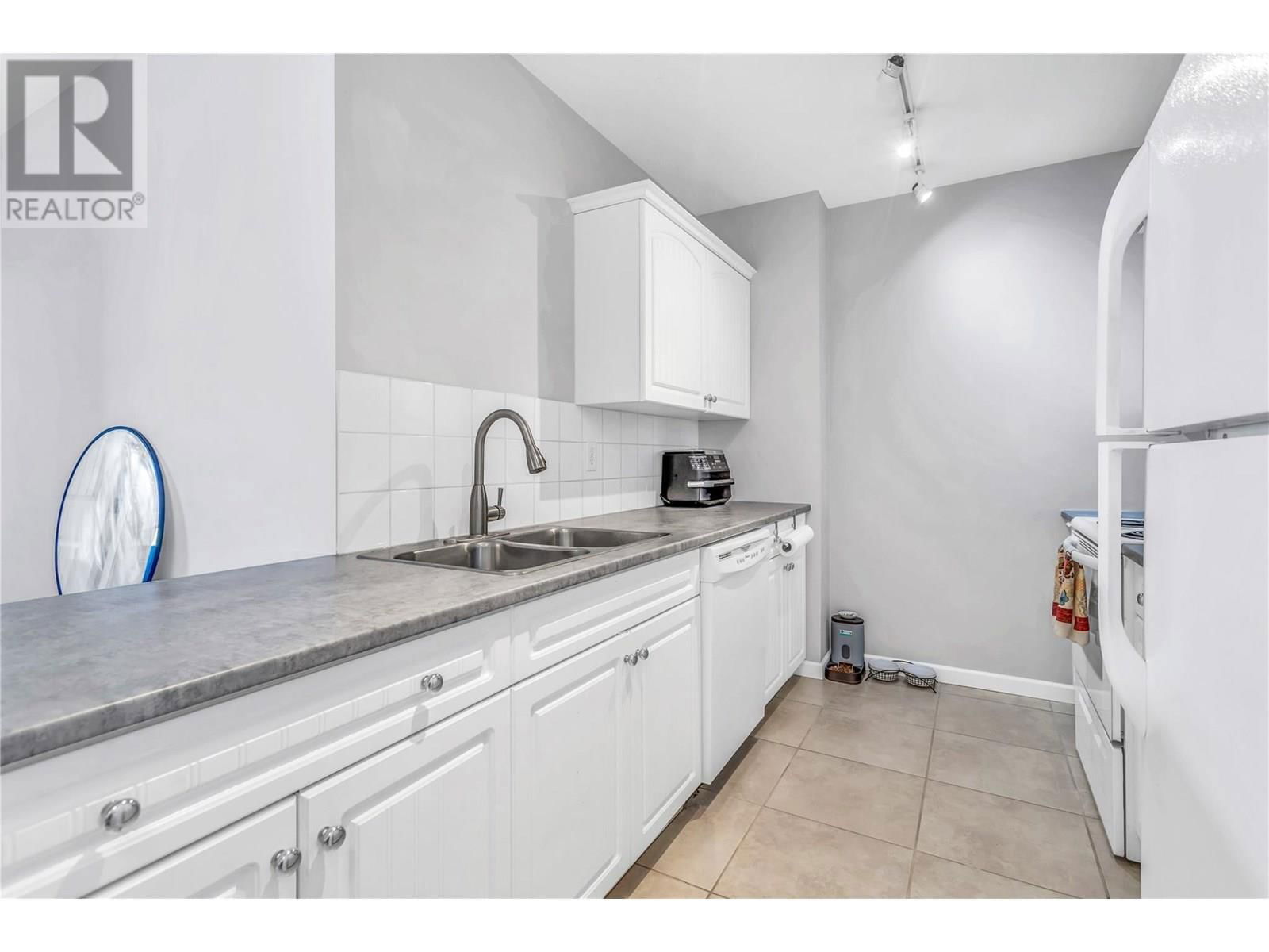 406 - 140 ASHER ROAD Image 6