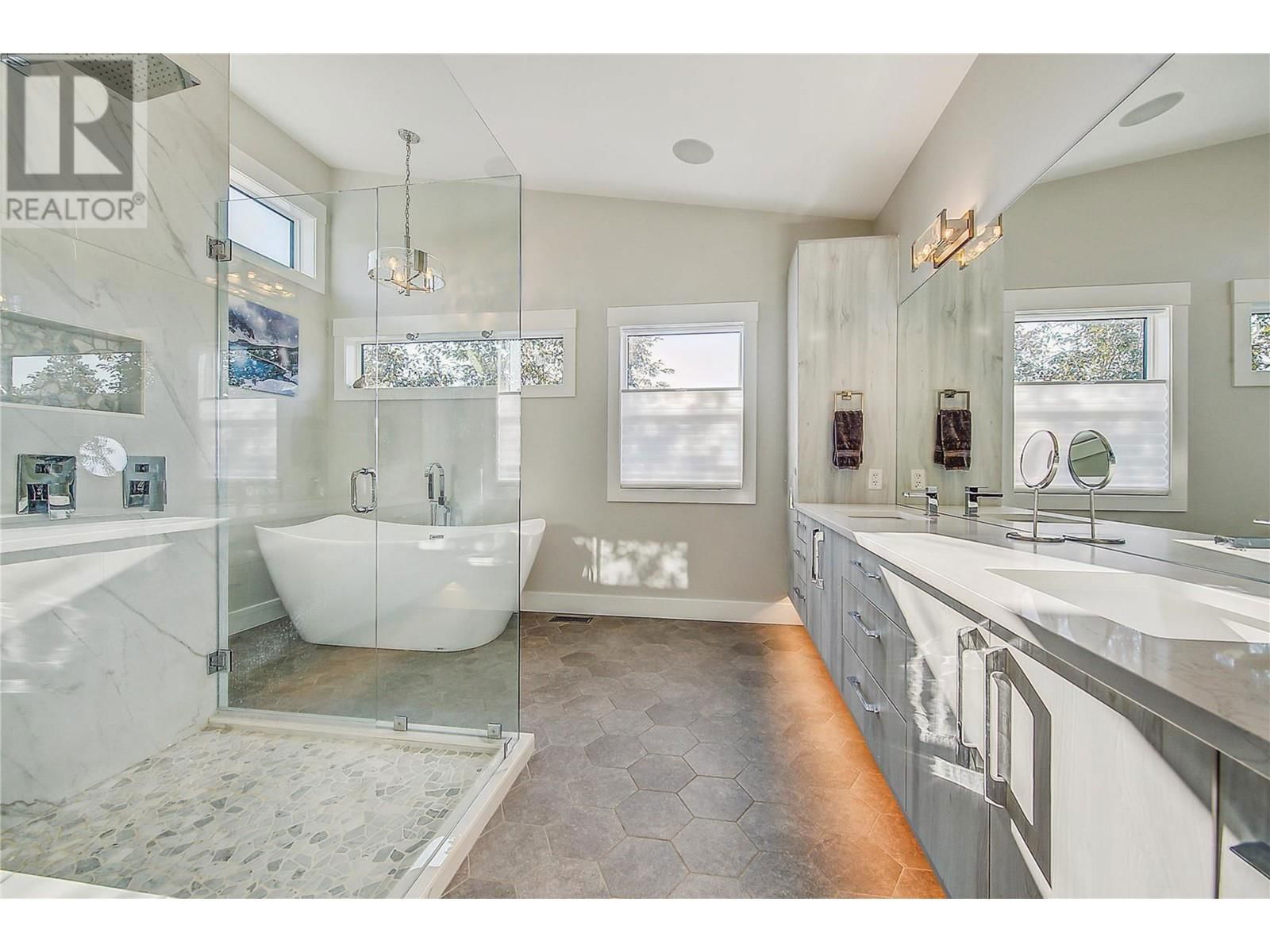 4354 KENSINGTON DRIVE Image 28